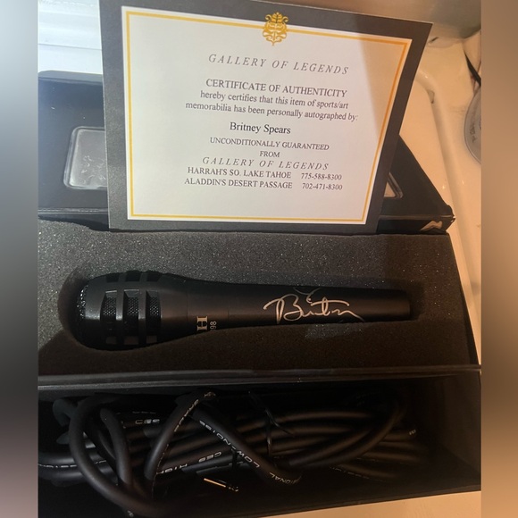 Authentic BRITNEY SPEARS Autographed Microphone w/ Certificate of Authenticity - Picture 2 of 4